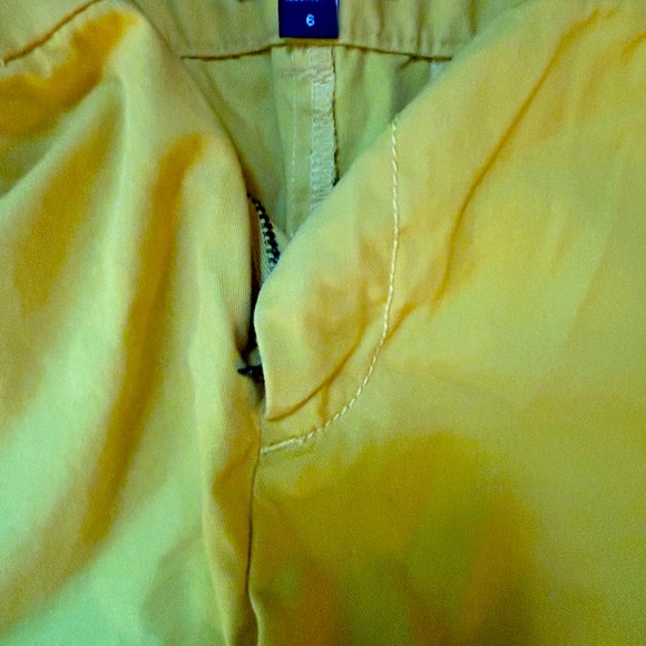 EUC Yellow Gap Aubrey shorts - size 6 - Picture 4 of 4